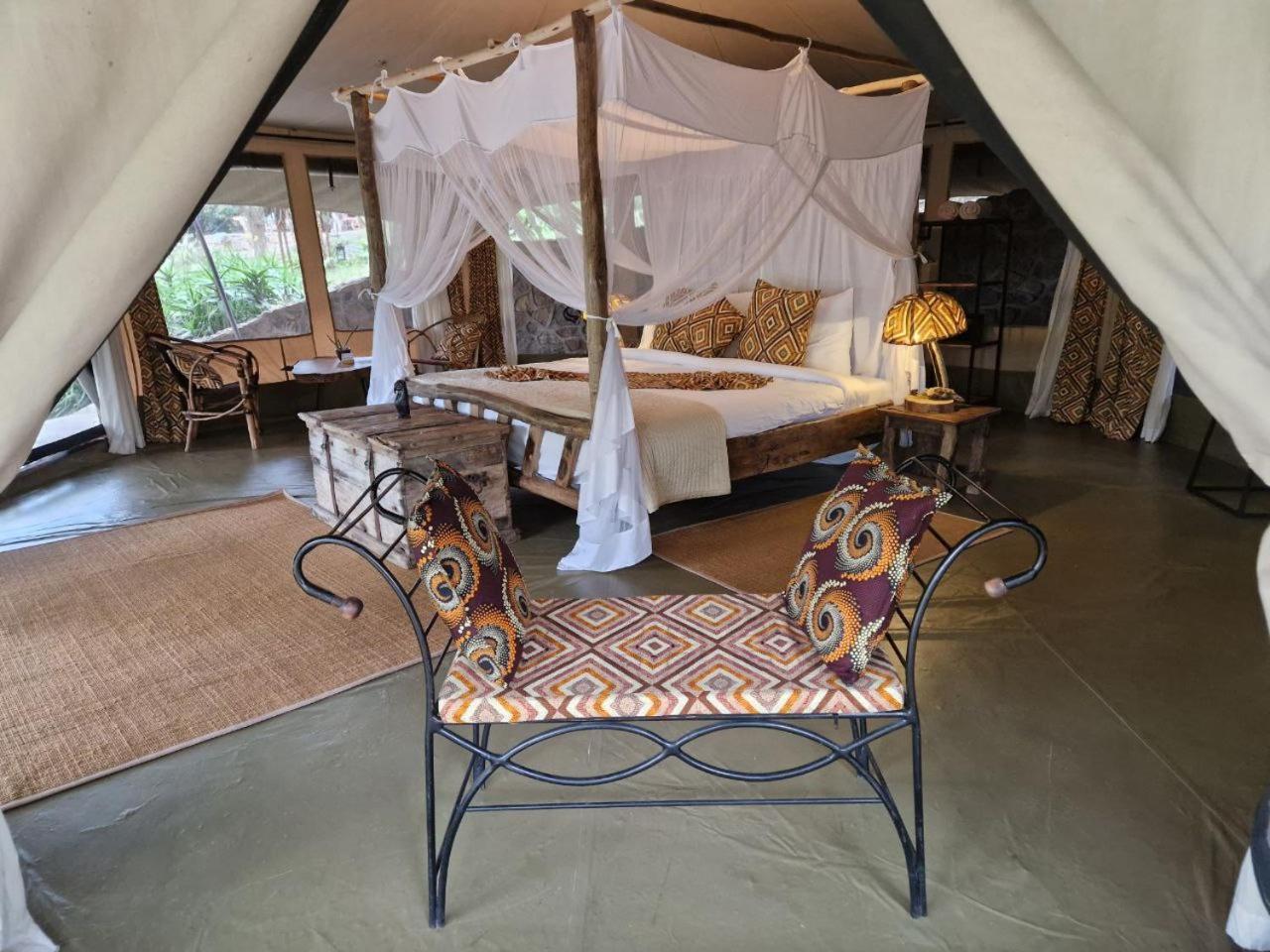 Dolly Farm & River Camp, Luxury Tents Usa River Exteriör bild