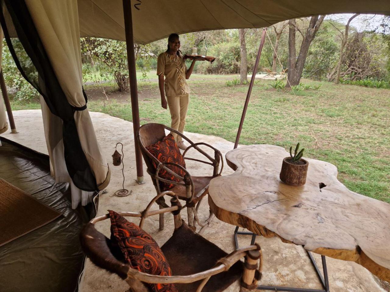 Dolly Farm & River Camp, Luxury Tents Usa River Exteriör bild