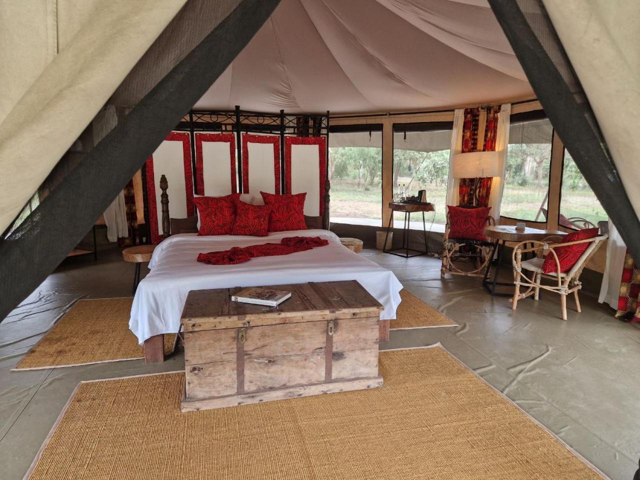 Dolly Farm & River Camp, Luxury Tents Usa River Exteriör bild