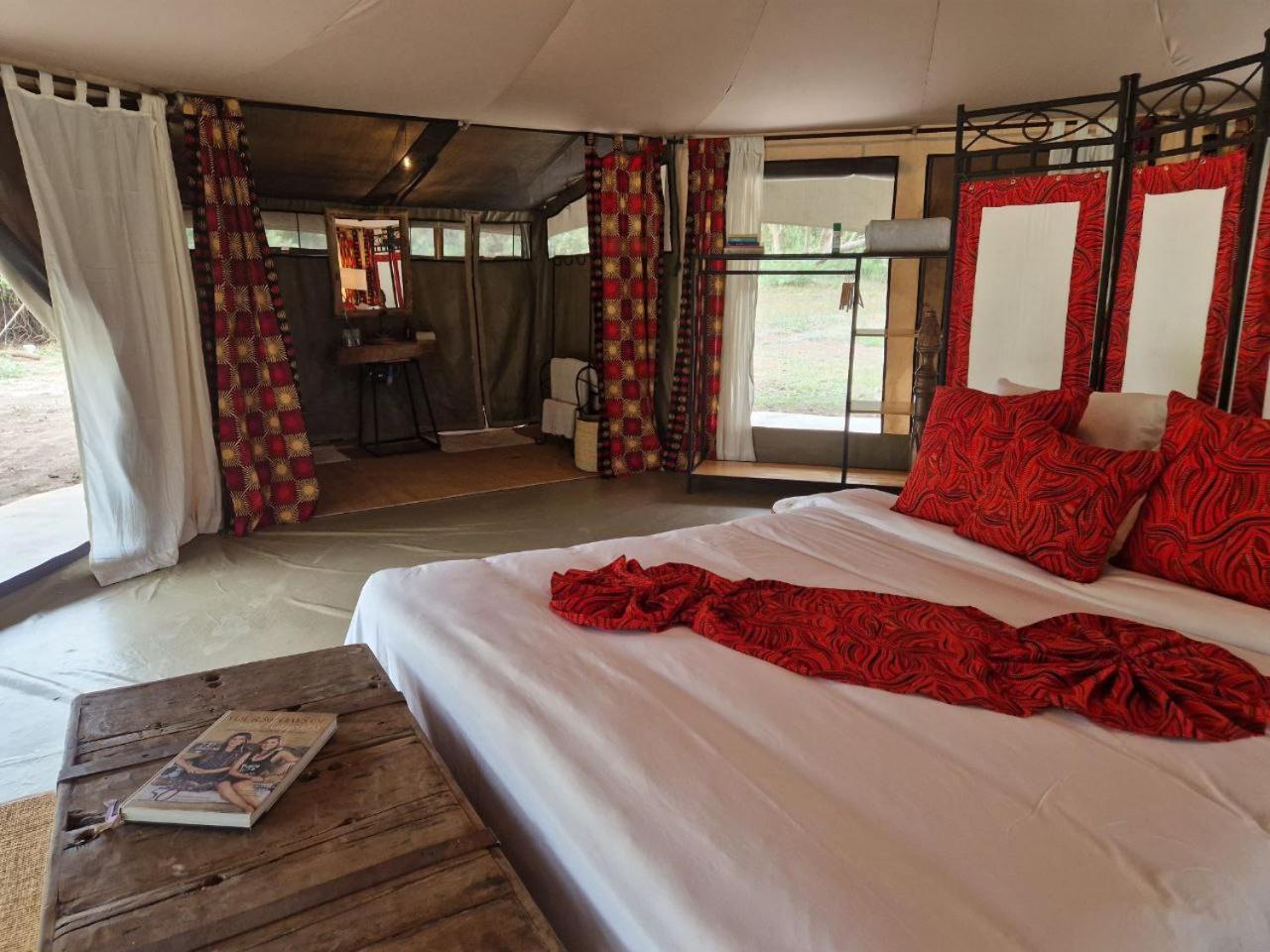 Dolly Farm & River Camp, Luxury Tents Usa River Exteriör bild